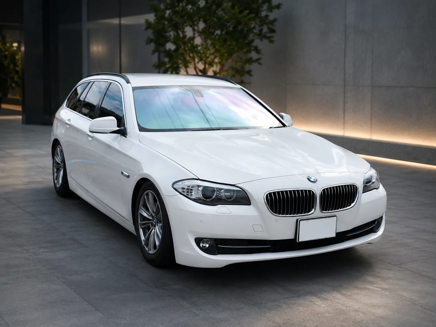 斜めから見たBMWのBraintec スライゴースト施工後の発色